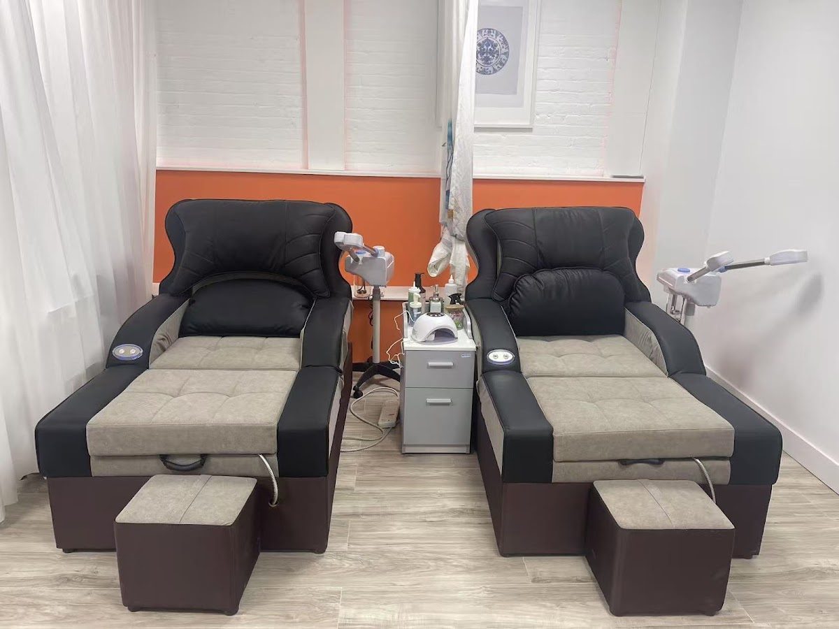 Shine Fine Nails & Spa environment